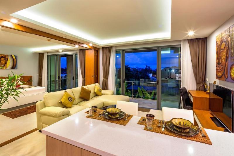 At The Tree Condominium Phuket Esterno foto